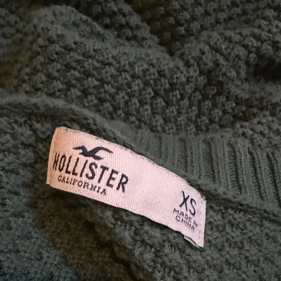 Holister Cable Knit - Picture 3 of 3